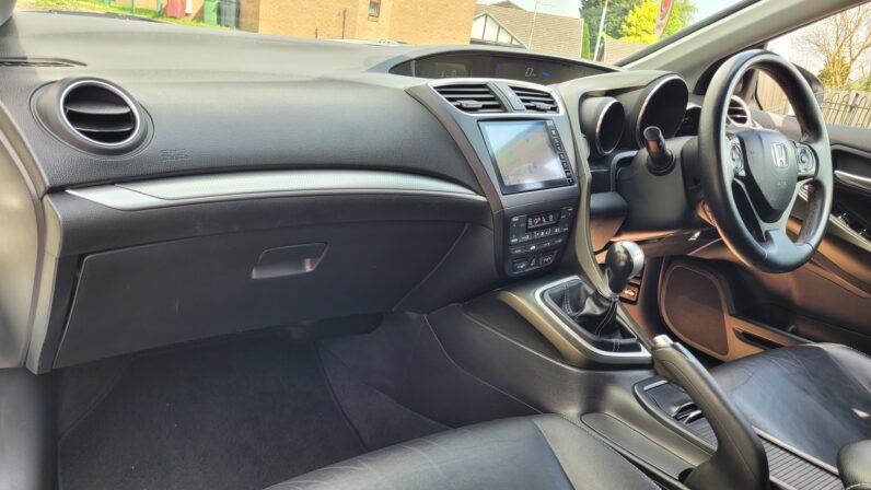 Honda Civic 1.6 I-DTEC SR 5dr Hatchback in Metallic White – OY15 ZCN